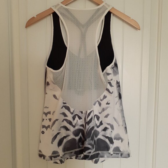 Lululemon Dance To Yoga Tank in Pretty Plume Angel Wing Black / Black Size 8 - Picture 2 of 13